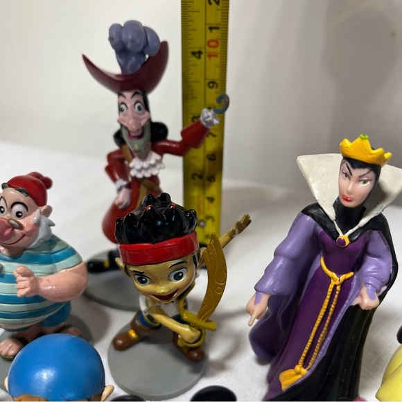 Disney Character Figurine Set. Collectible. Evil queen. Doc. Donald. Daisy. Mick - Picture 6 of 7